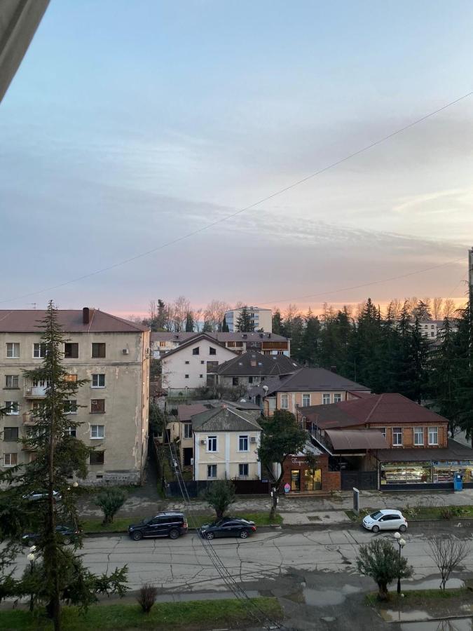Большая Четырехкомнатная Квартира С Двумя Балконами У Моря В Центре Сухума,В Абхазии Sohum Dış mekan fotoğraf